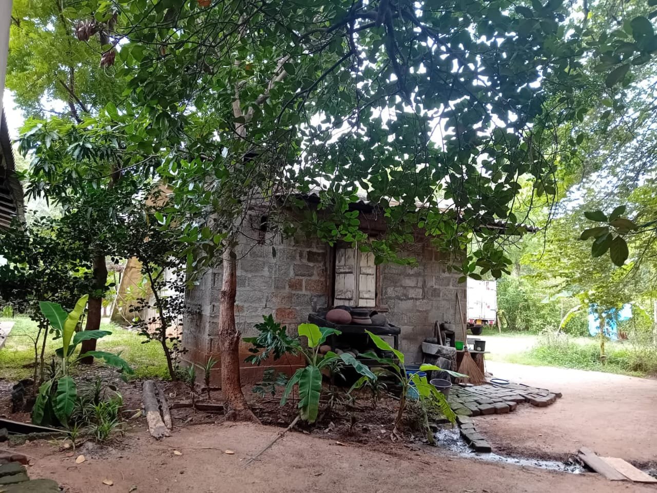 Land with Shops for Sale in Anuradhapura | කඩ කාමරයක් සහිත ඉඩමක් අනුරාධපුරින් - Image 2