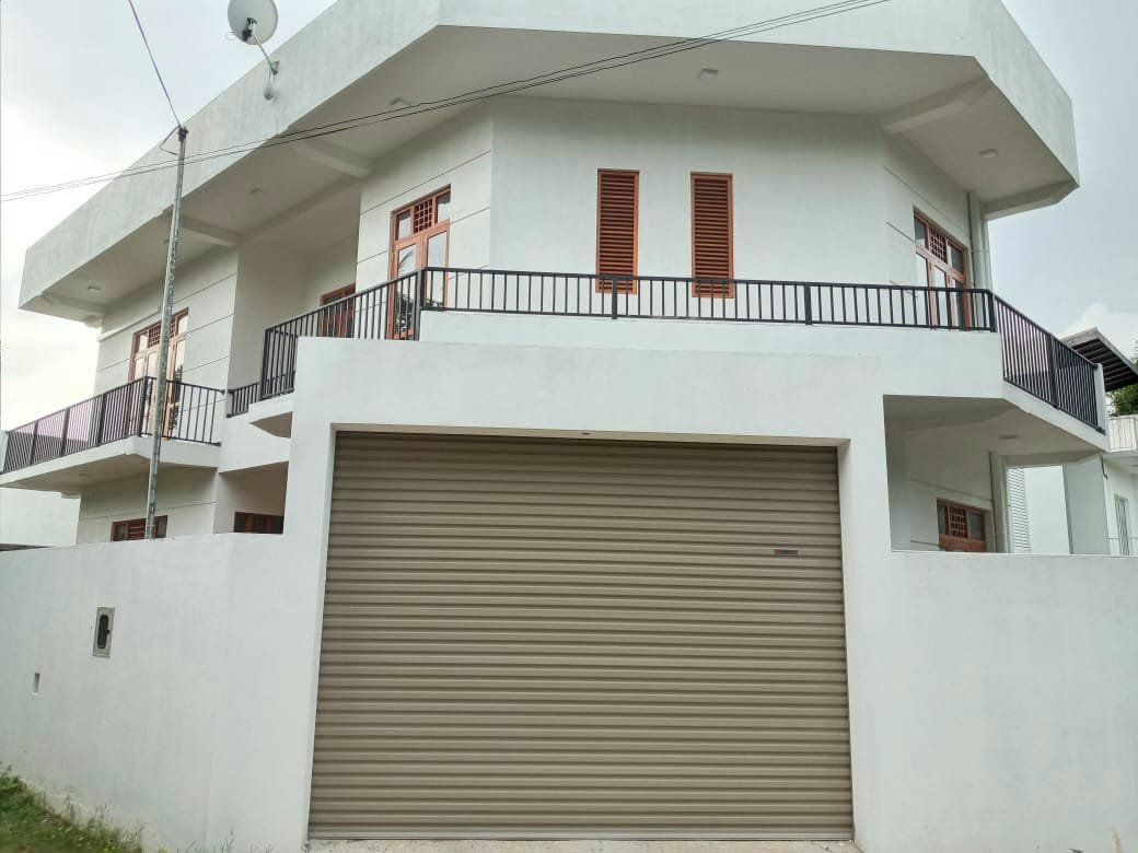 Pannipitiya Arawwala Newly build house for sale urgenty at fivestar.lk