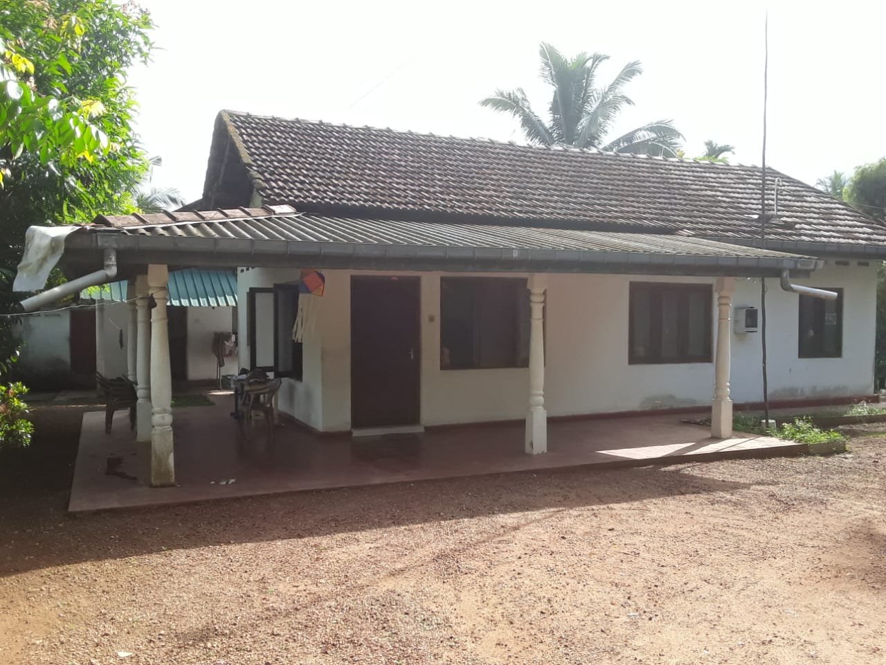 Kahathuduwa house with land for sale in fivestar.lk