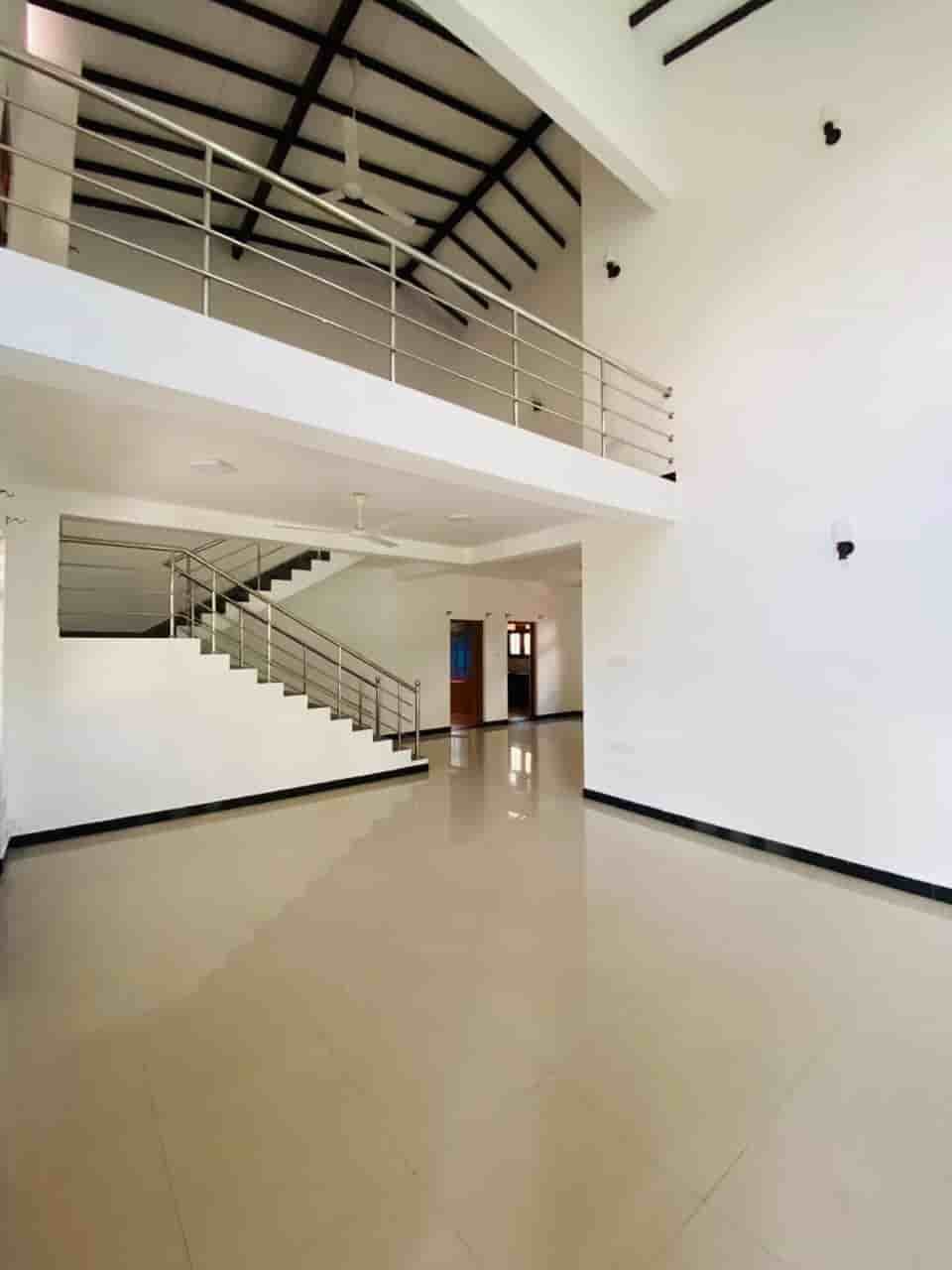 Kesbawa Piliyandala Luxury two story house with land for sale immiedietly