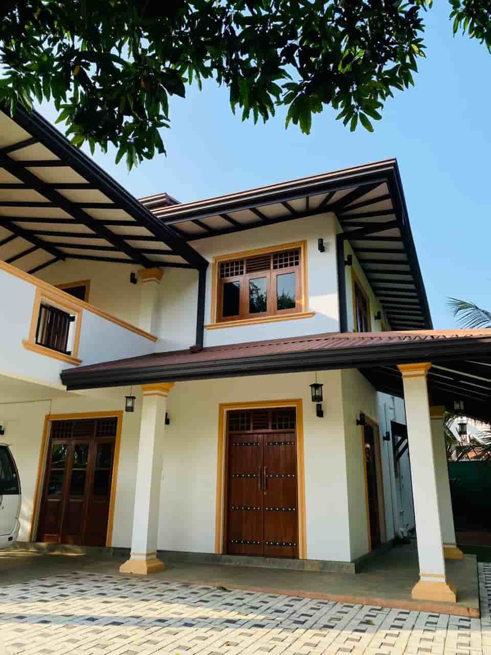Kesbawa Piliyandala Luxury two story house with land for sale immiedietly