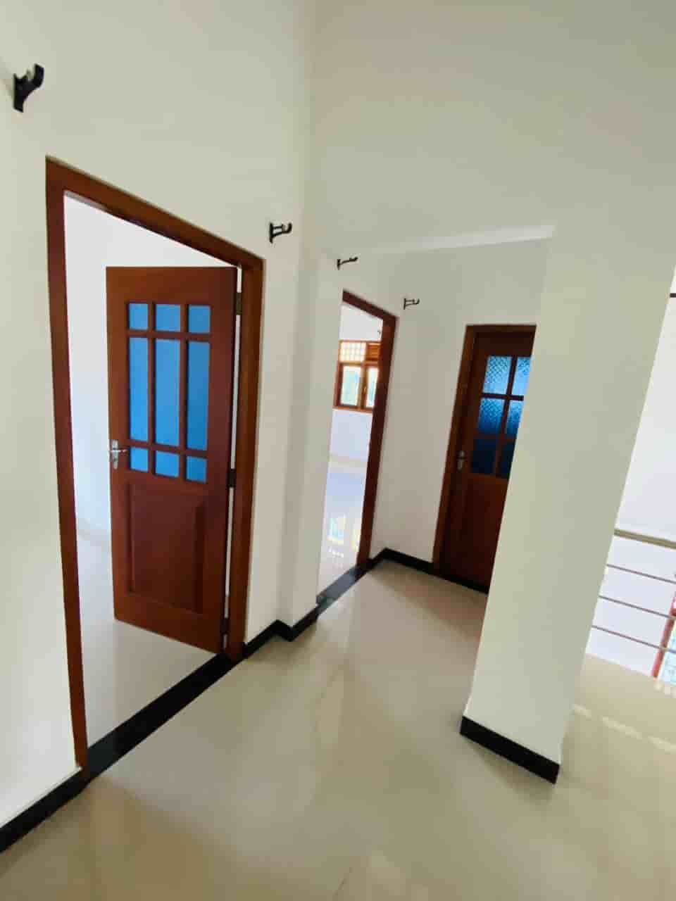 Kesbawa Piliyandala Luxury two story house with land for sale immiedietly