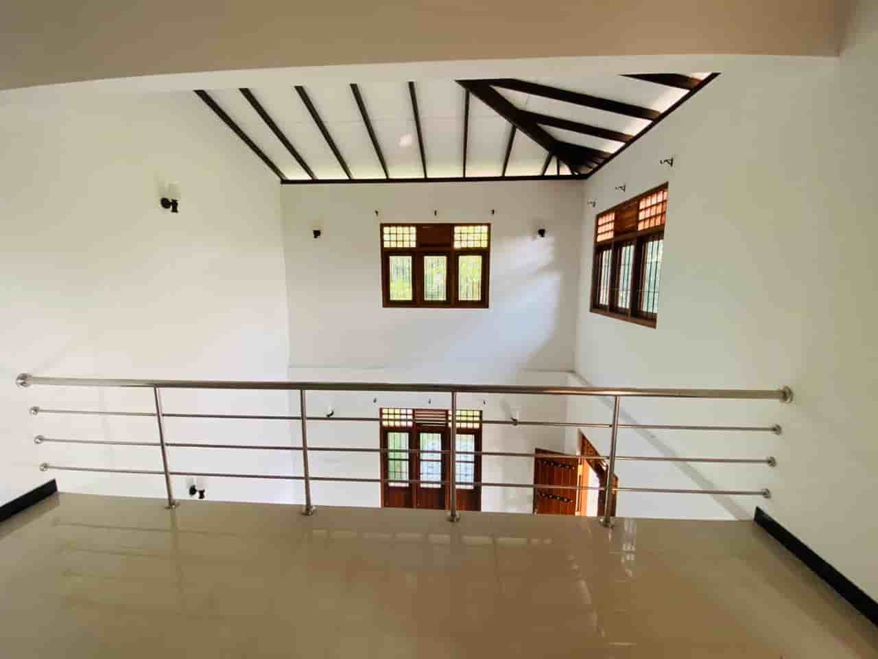 Kesbawa Piliyandala Luxury two story house with land for sale immiedietly