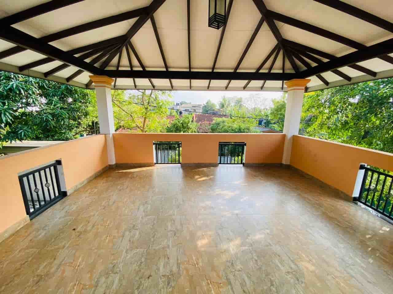 Kesbawa Piliyandala Luxury two story house with land for sale immiedietly